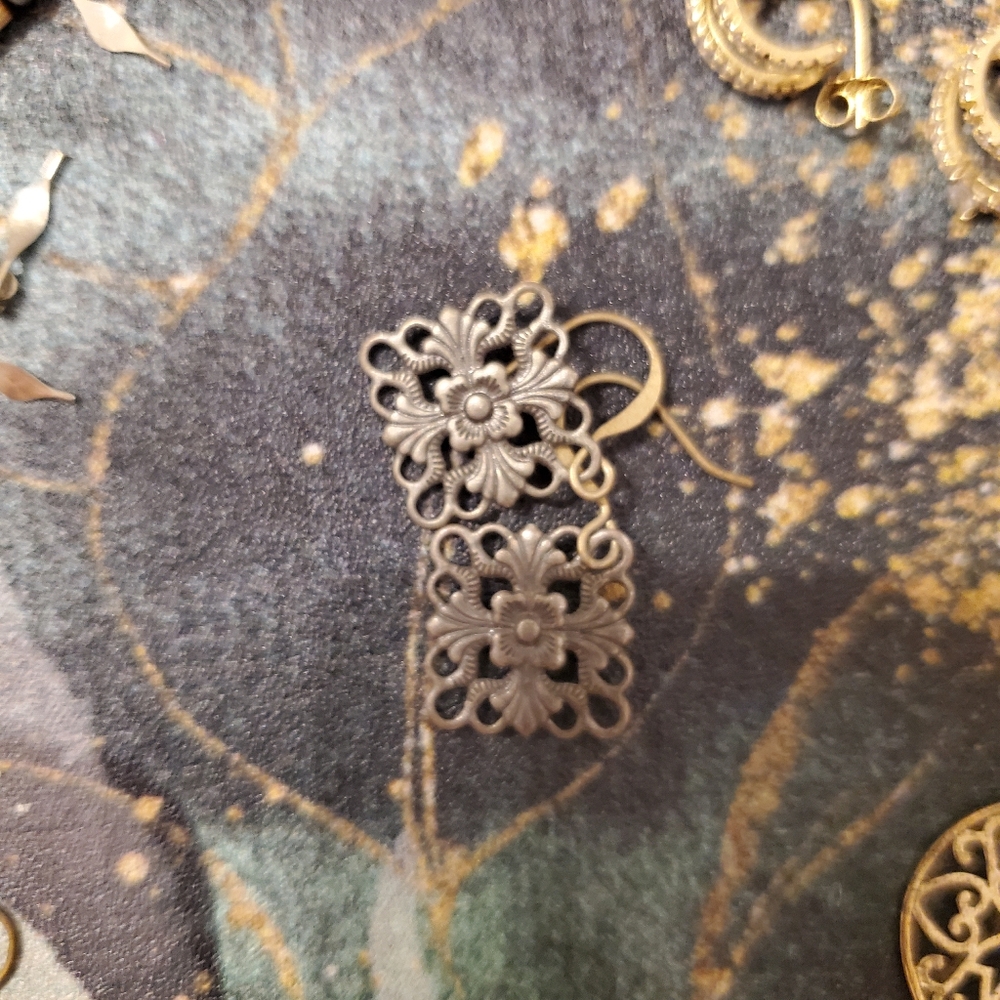 Assorted Jewelry - Picture 6 of 9